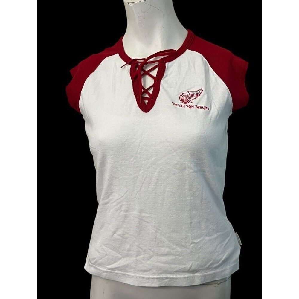 Women's Medium Detroit Red Wings T Shirt Embroidered Short Sleeve V Neck Hockey